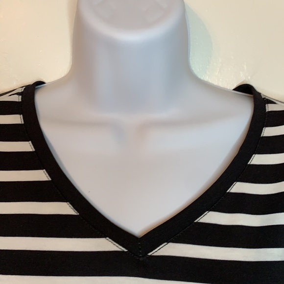 LULAROE Elizabeth Tunic in Black & White Stripes 1017 - Picture 4 of 4